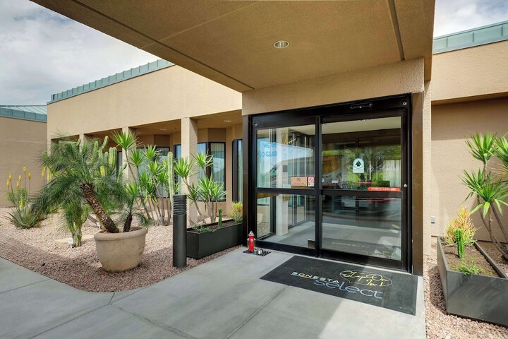 Hotel 10 of 84