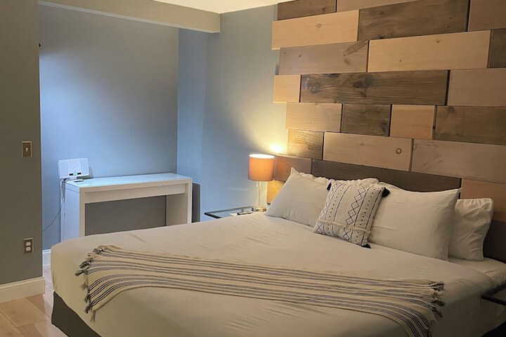 Room 27 of 38