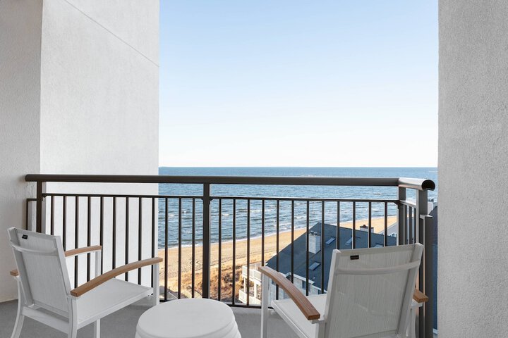 Delta Hotels by Marriott Virginia Beach Waterfront Suites