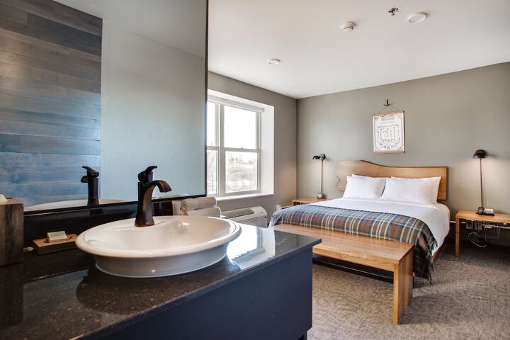 Room 28 of 50