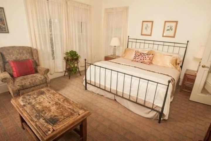 Camellia Inn