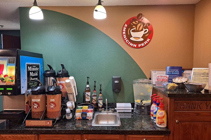 Breakfast/Coffee Service 22 of 24
