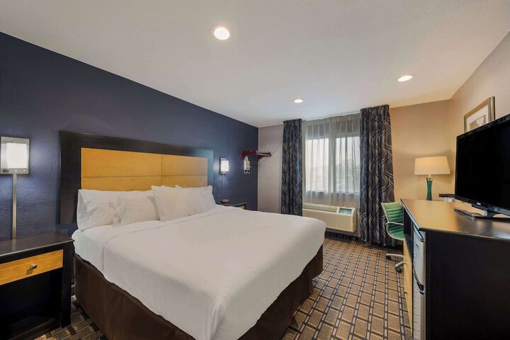 Room 28 of 44