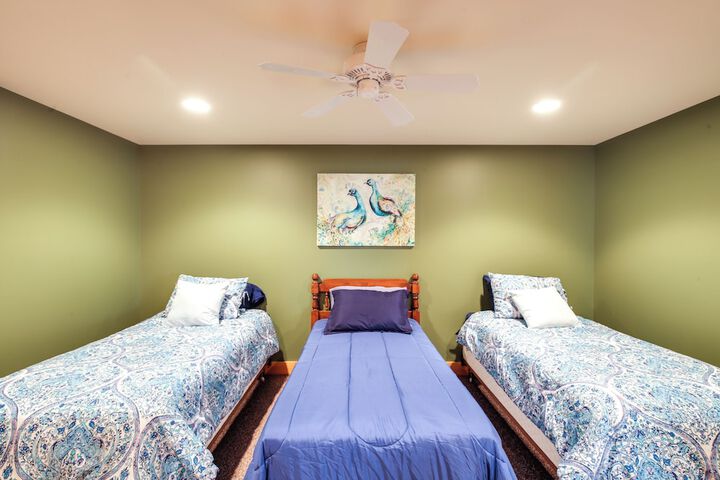 Lake View Champlain Home w / Hot Tub & Sauna!