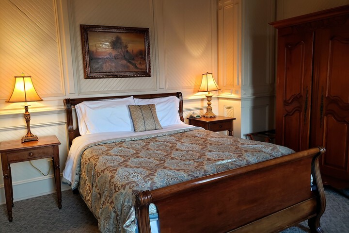 Room 52 of 74