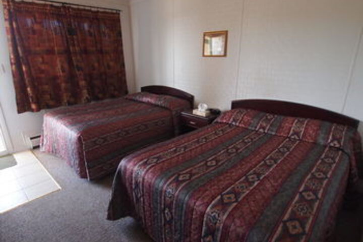 Lakeside Motor Inn