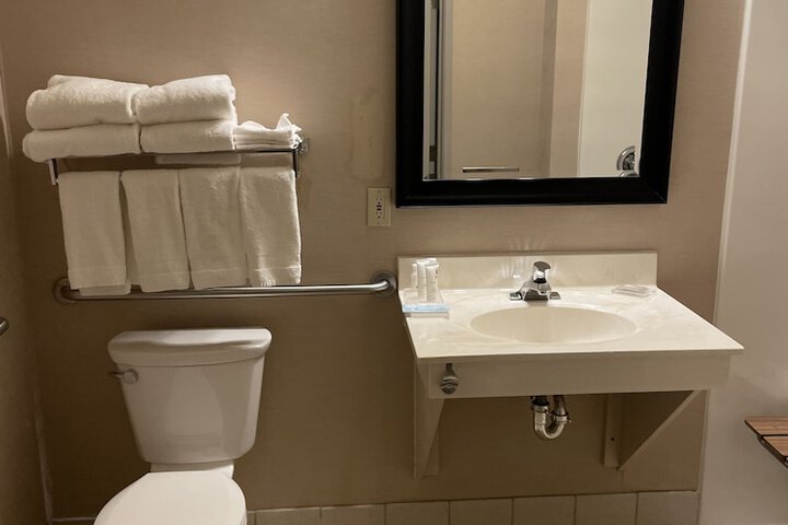 Country Inn & Suites by Radisson Madison, WI
