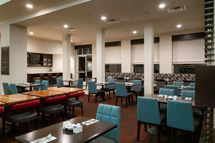 Dining 37 of 41