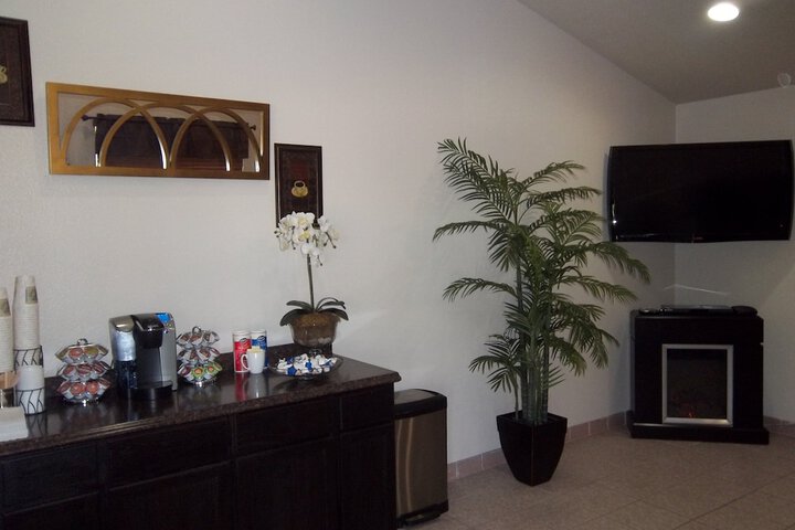 Ocairns Inn & Suites