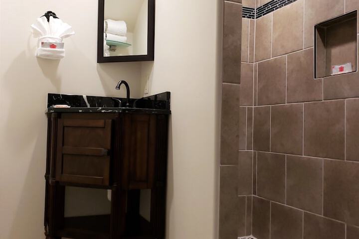 Room 19 of 38