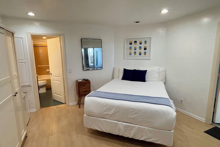 Room 44 of 65