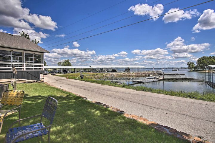 Walk to Lake: Family Gem w / Pool Access in Afton