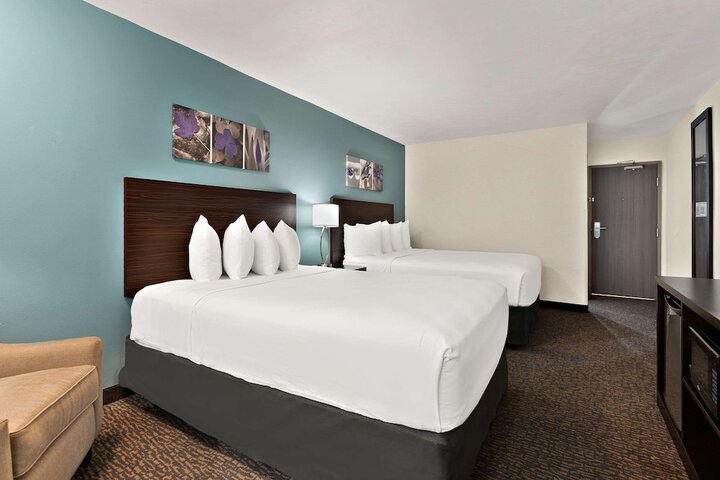 Room 40 of 77