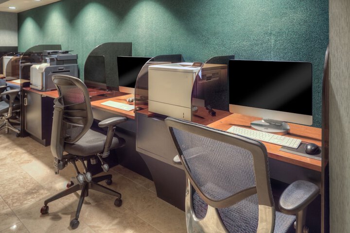 Business Center 113 of 114