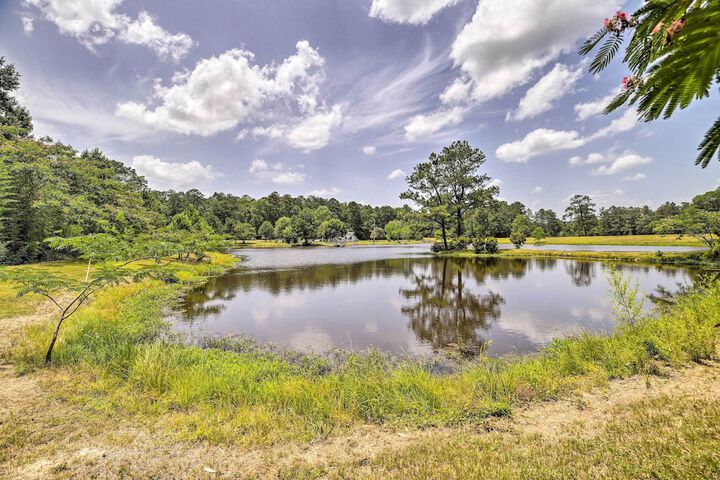 Stylish Woodville Cabin: Fishing Dock Access!