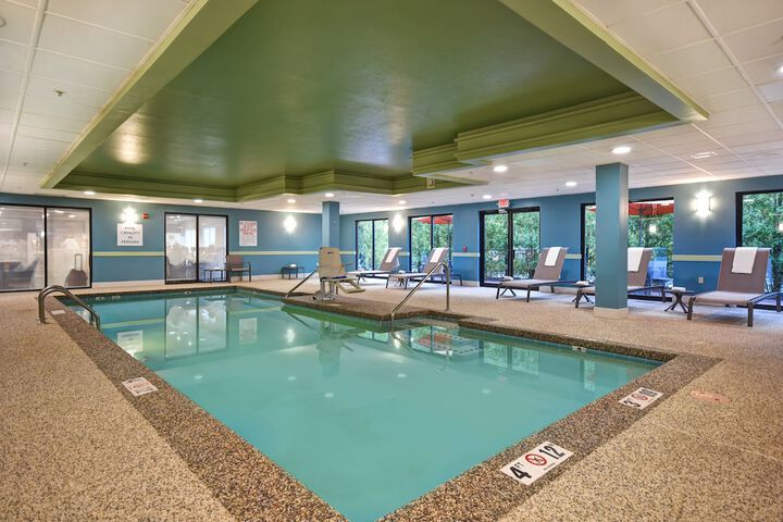 Holiday Inn Express Newport North - Middletown by IHG