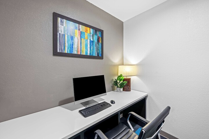 Business Center 36 of 36