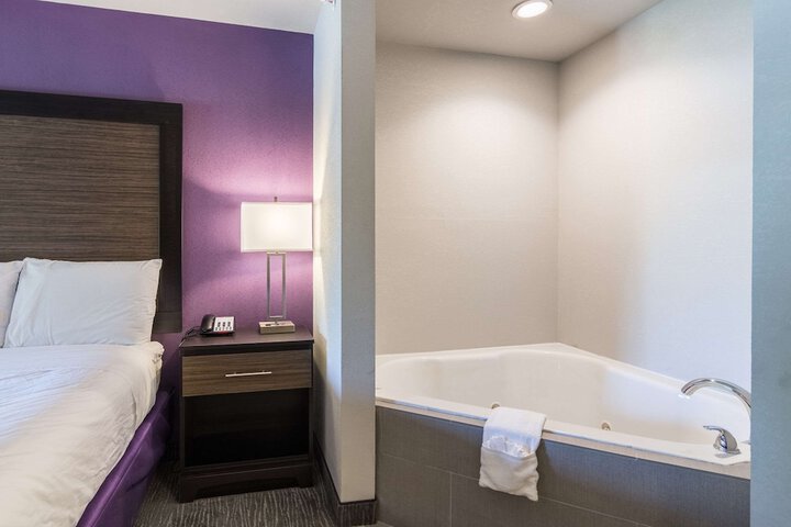 Room 8 of 32