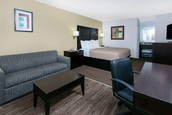 Room 27 of 32
