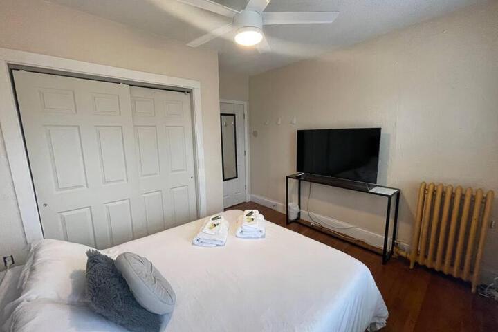 Cozy Large House close to TUFTS / Harvard/MIT 4BR