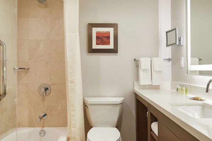 DoubleTree by Hilton Torrance - South Bay