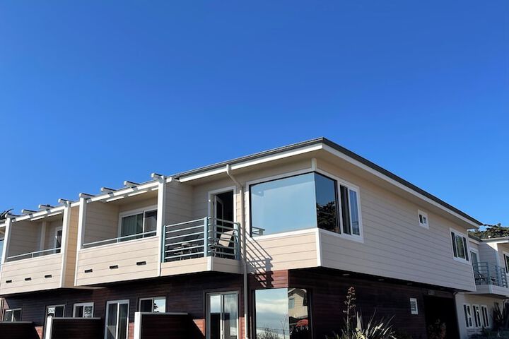 Cambria Landing Inn & Suites