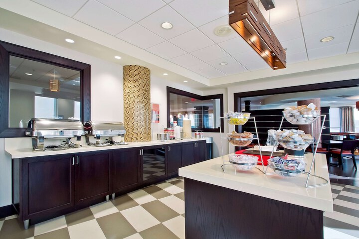 Hampton Inn & Suites Columbus-Downtown