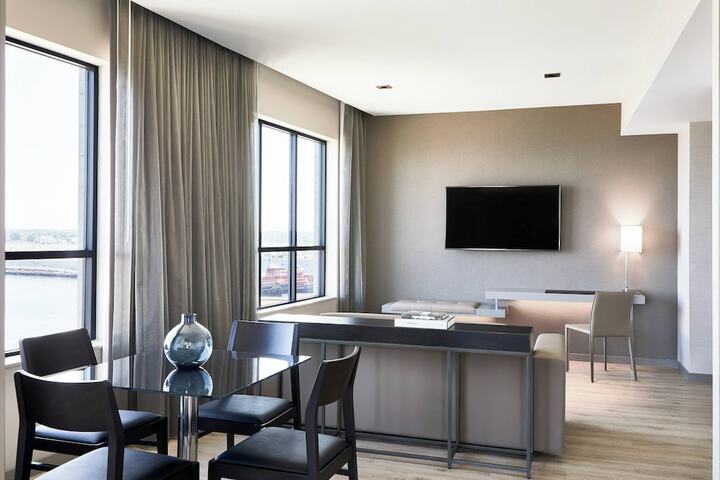 AC Hotel Portland Downtown / Waterfront ME