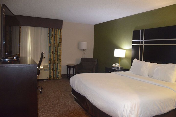 Comfort Inn & Suites Maumee - Toledo (I80-90)