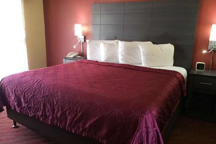 Room 33 of 46
