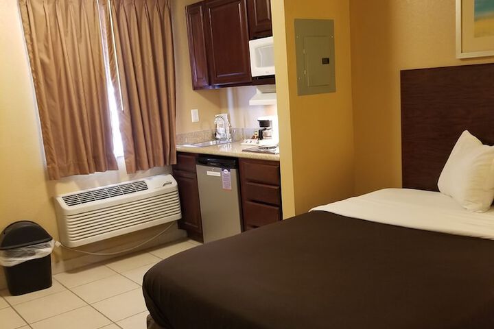 Room 35 of 59