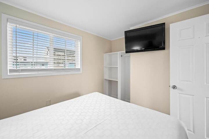 Room 30 of 46
