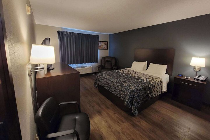 Room 8 of 32
