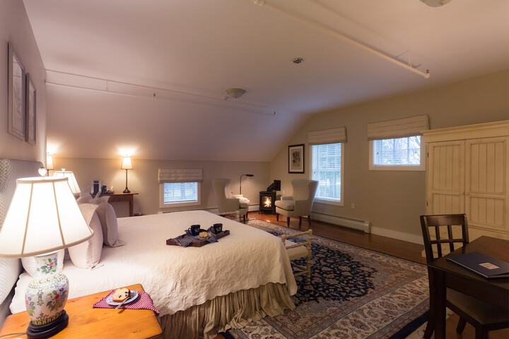 Room 33 of 48