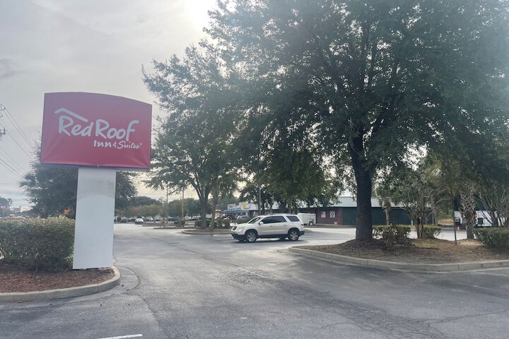 Red Roof Inn & Suites Hinesville