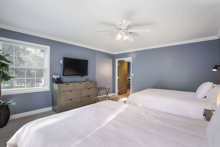 Room 12 of 25