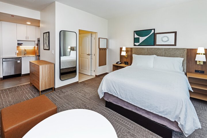 Room 28 of 34