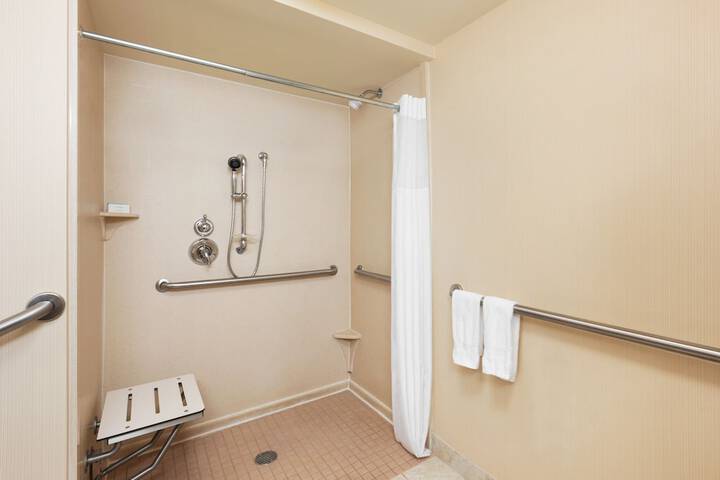 Room 11 of 30