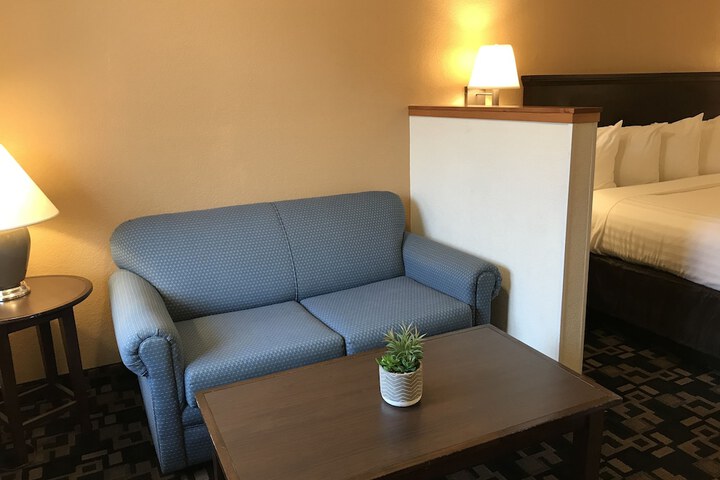 Room 32 of 40