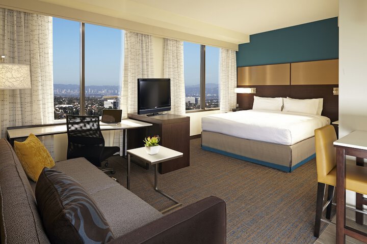 Room 32 of 41