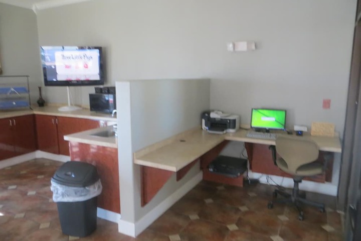 Business Center 25 of 26
