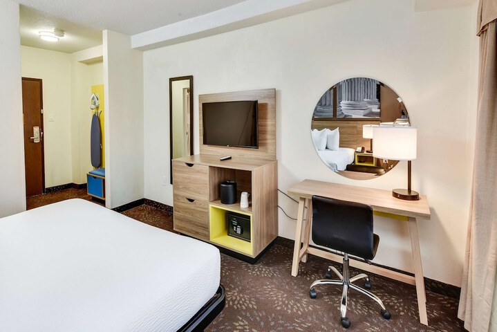 Room 10 of 35