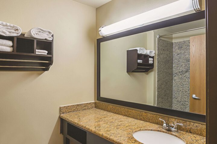 Room 32 of 41