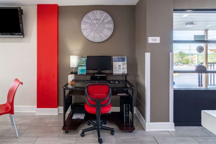 Business Center 29 of 32
