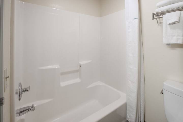 Room 5 of 18