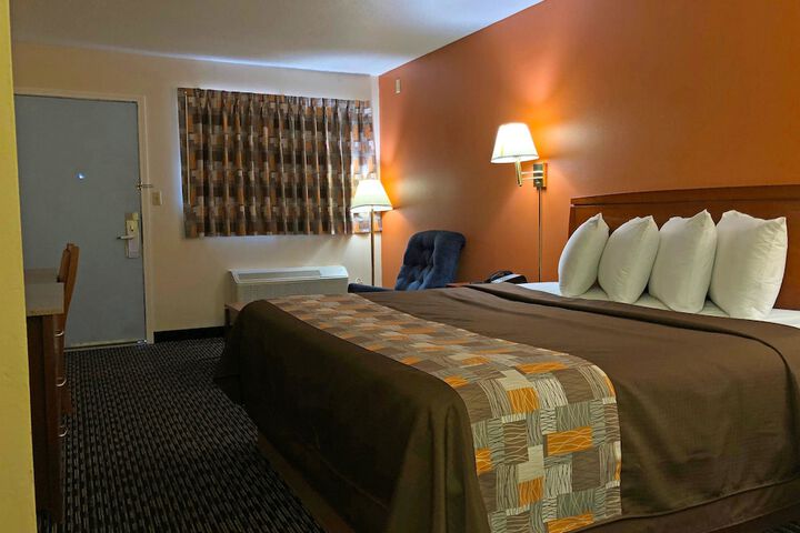 Room 7 of 25
