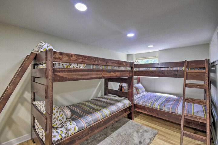 Direct Beach Access: Getaway on Port Orchard!