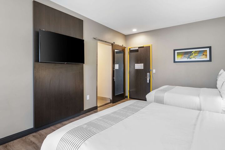 Room 13 of 27