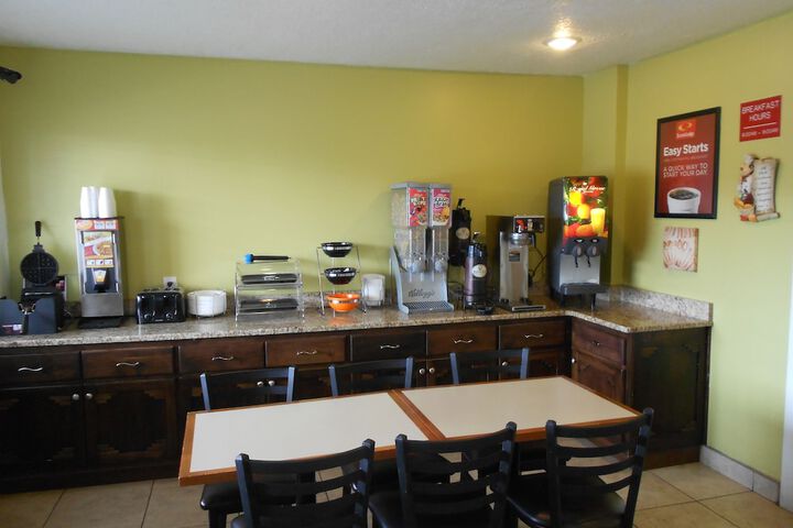 Breakfast/Coffee Service 18 of 25