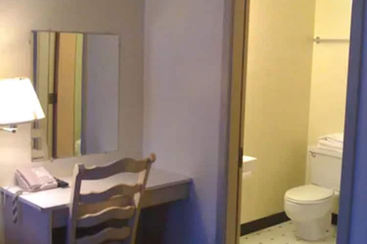 Room 22 of 34